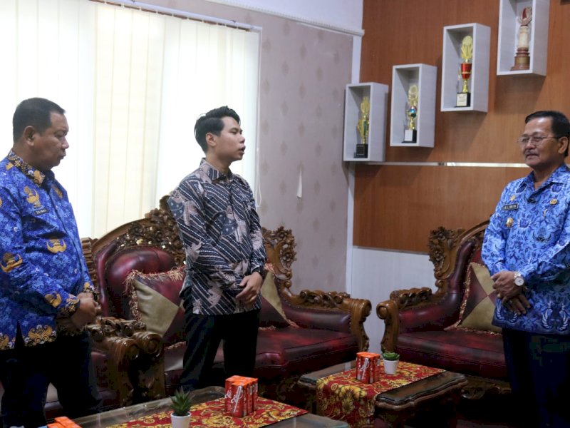 Wakil Bupati Pinrang Alimin menerima audience Manager Taiwan Education Center (TEC) Universitas Muhammadiyah Yogyakarta Mohamad Bima Aoron Hafiz. (Ist)