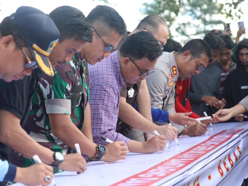 Bupati Bantaeng tandatangani deklarasi damai. (Ist)