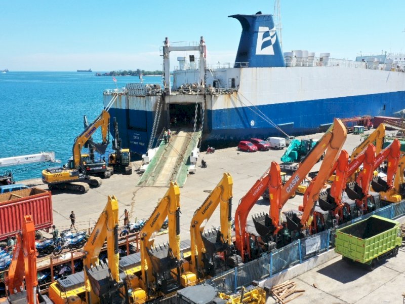 Aktivitas bongkar muat di Pelabuhan Makassar. (Foto: Ist)