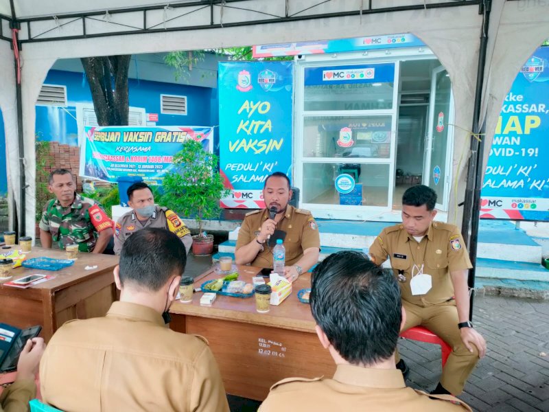 Camat Panakukkang pimpin rakor terkait program vaksinasi 100 persen Makassar. (Foto: Ist)