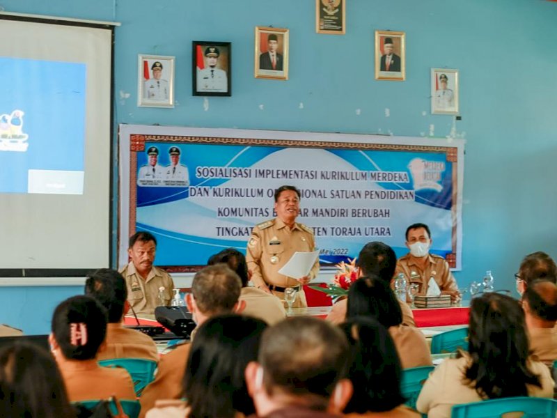 Bupati Torut Yohanis Bassang hadiri sosialisasi implementasi kurikulum merdeka. (Ist)
