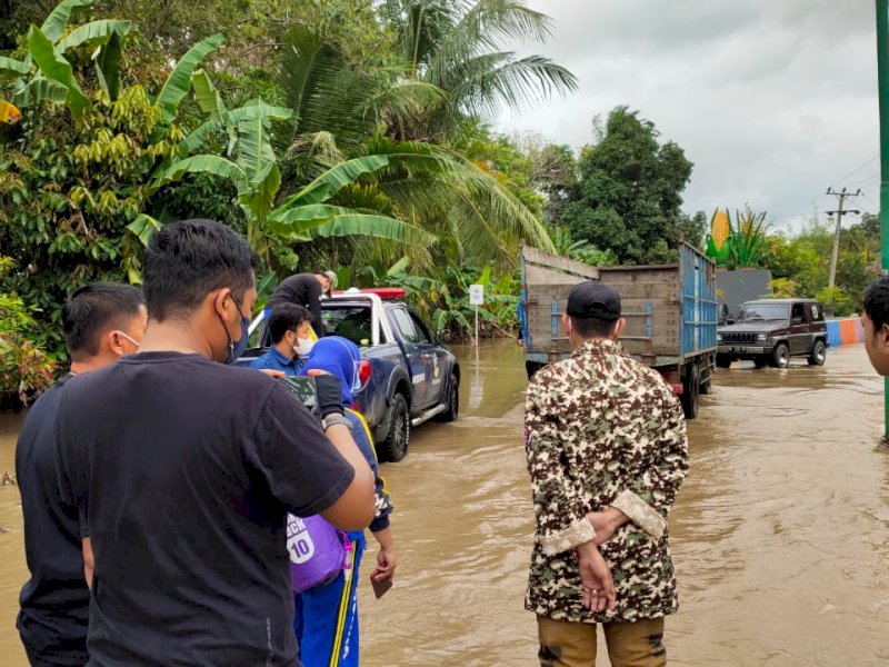 Banjir yang melanda beberapa daerah di Sulsel usai hujan lebat beberapa hari. 