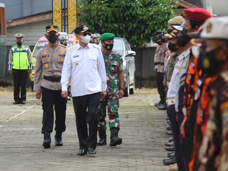 Wabup Torut Frederik Viktor Palimbong pimpin apel gelar pasukan kepolisian terpusat menjelang Hari Raya Idul Fitri. (Ist)