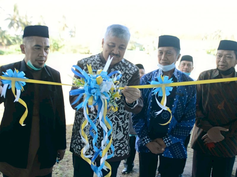 Bupati Pinrang Irwan Hamid meresmikan Ruang Halaqah Tahfidz Pondok Pesantren Darul Arqam Punnia, Kecamatan Mattiro Bulu, Ahad (22/5/2022). IST