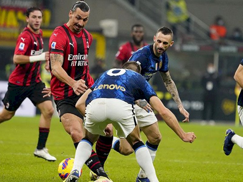 AC Milan dan Inter Milan bermain imbang 1-1 dini hari tadi. (int)
