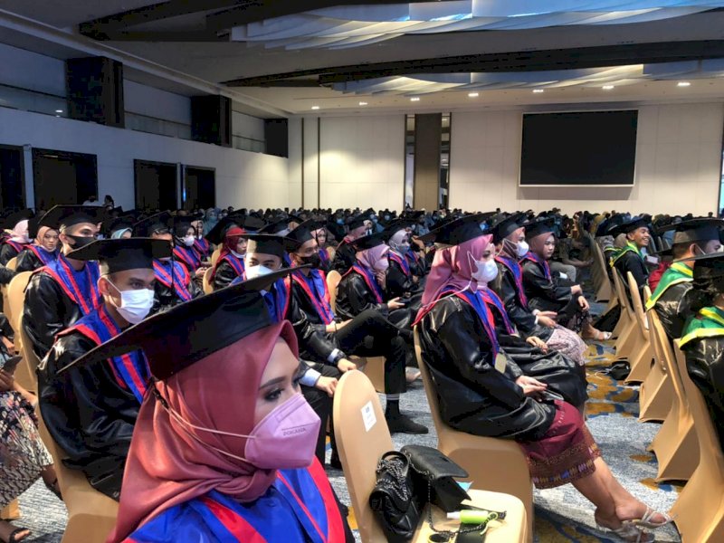 Wisuda sarjana Poltek LP3I Makasaar.