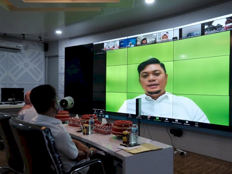 Bupati Gowa Adnan Purichta Ichsan melakukan koordinasi terkait pengendalian harga bahan pokok jelang Ramadhan via virtual. (Ist)