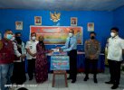 KPPN Turun ke Desa Mallari Serahkan BLT 