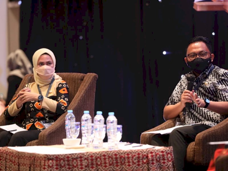 Bupati Bantaeng Ilham Azikin bersama Bupati Lutra Indah Putri Indriani