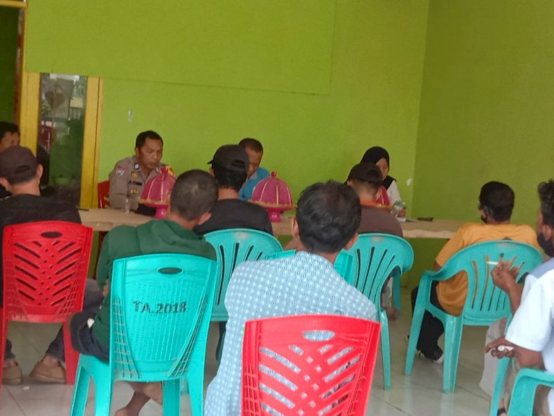 Rapat rencana penyaluran BLT di Desa Lentu Jeneponto. (Mahmud Sewang)