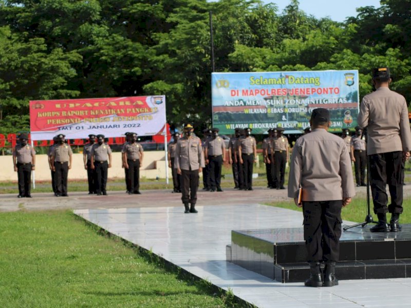 Upacara kenaikan pangkat personil Polres Jeneponto. (Foto: Ist)