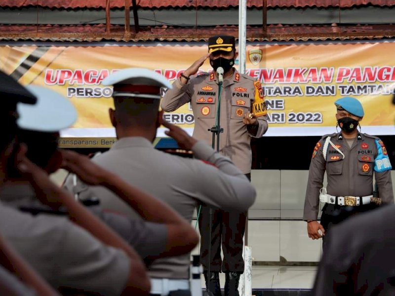 Inspektur Upacara Kapolres Bone AKBP Ardyansyah. (Foto: Ist)