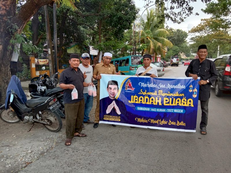 Yayasan Anak Rakyat Indonesia (YARI) melakukan aksi sosial dengan membagikan takjil gratis. (Ist)