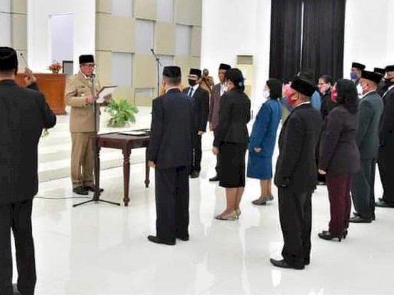 Pelantikan pejabat lingkup Pemkab Maluku Tenggara, baru-baru ini.