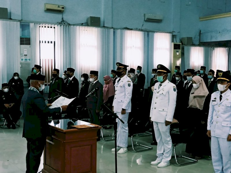 Pengambilan sumpah pejabat di lingkup Pemkab Enrekang.