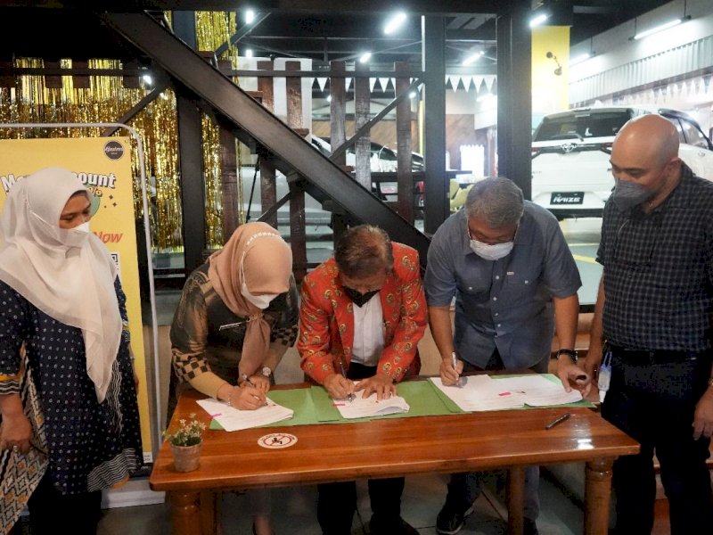 Penandatanganan MoU Kalla Group dan Hasanuddin CONTACT serta Dinkes Makassar. (Foto: Ist)