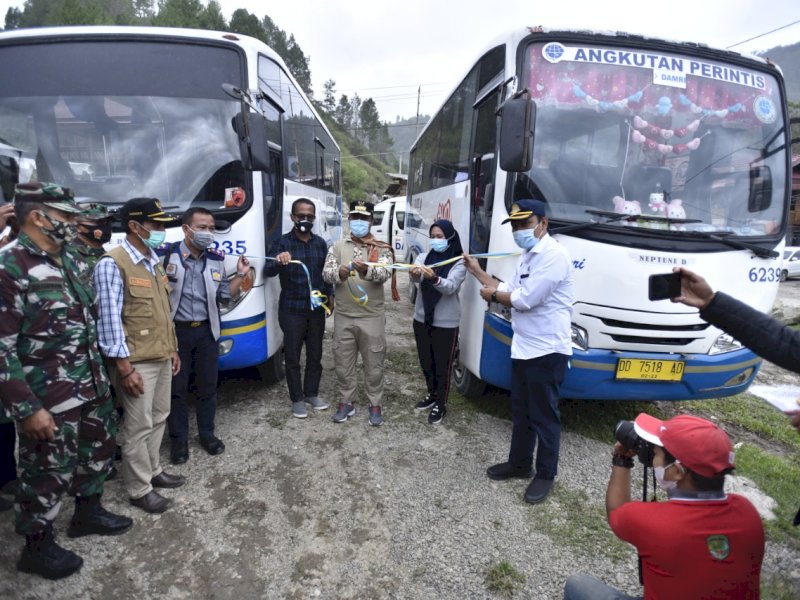 Peresmian pengoperasian Bus Damri di Lutra.