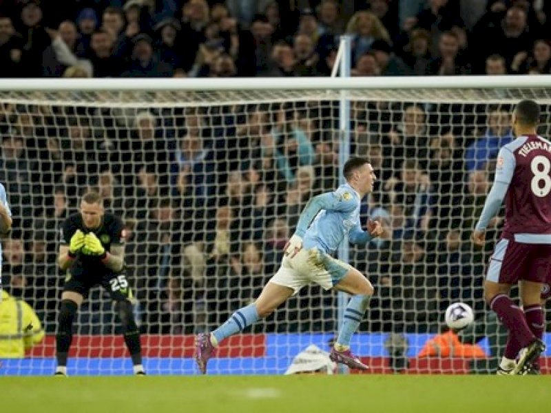 Manchester City menjebol gawang Aston Villa. (int) 
