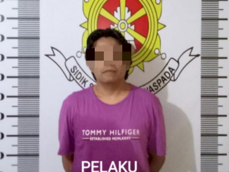 Pelaku penembakan seorang bocah di Makassar saat diamankan. 