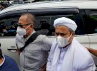 Tiba di Polda Metro Jaya, Rizieq Acungkan Jempol