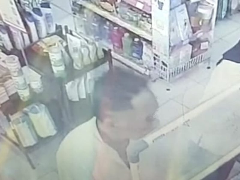 Pelaku pencurian HP terekam CCTV. (Ist)