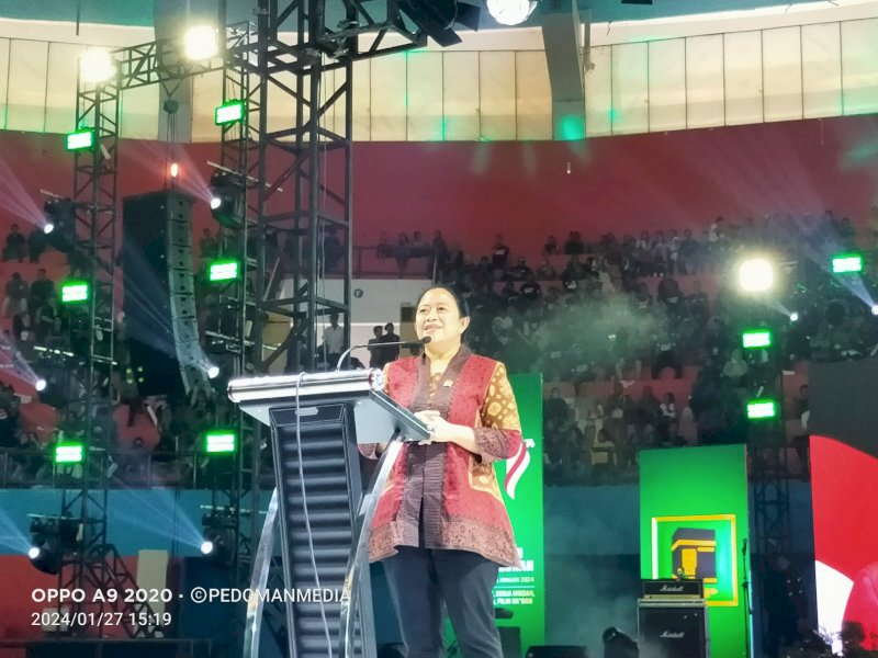 Ketua DPR RI, Puan Maharani saat menghadiri Hari Lahir (Harlah) ke-51 di Gor Sudiang Makassar.  (PEDOMAN MEDIA/Nober) 