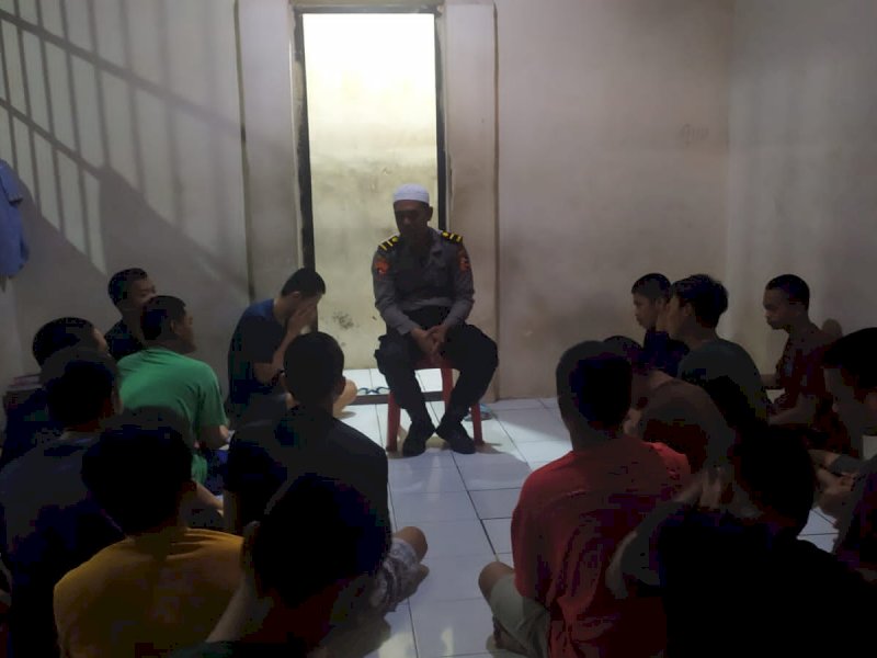 Syarif Alqadri Siswa Setukpa Lemdiklat Polri Angkatan 51 tausiah di rutan Bone. (Ist)