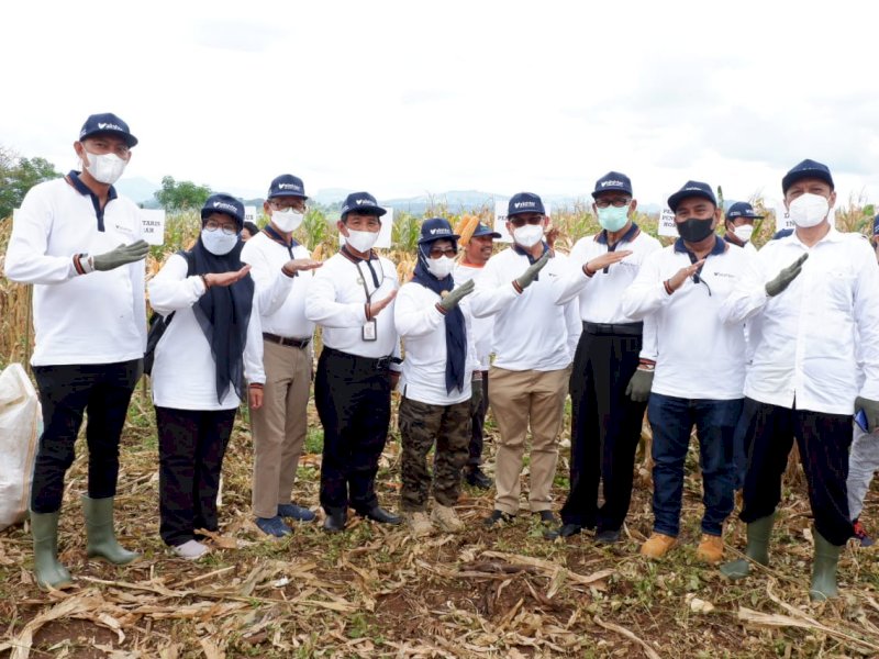 Pj Sekda Gowa Kamsina dan perwakilan Kementan RI foto bersama. (Ist)