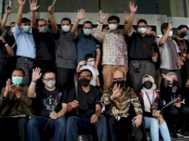Novel Baswedan bersama eks pegawai KPK. (Foto: Int)