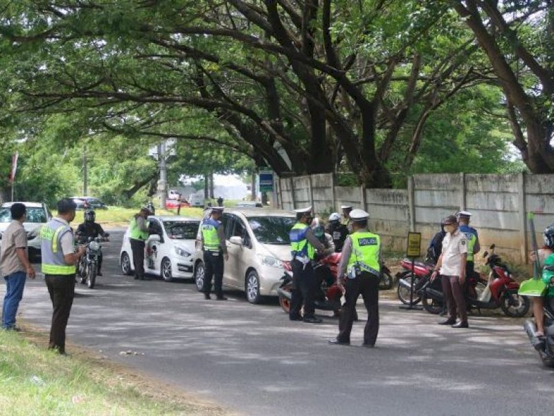 Razia pajak kendaraan di Tanjung Bunga Makassar. 