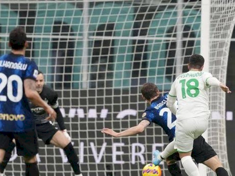 Inter Milan dipecundangi Sassuolo dengan skor 0-2. (int)