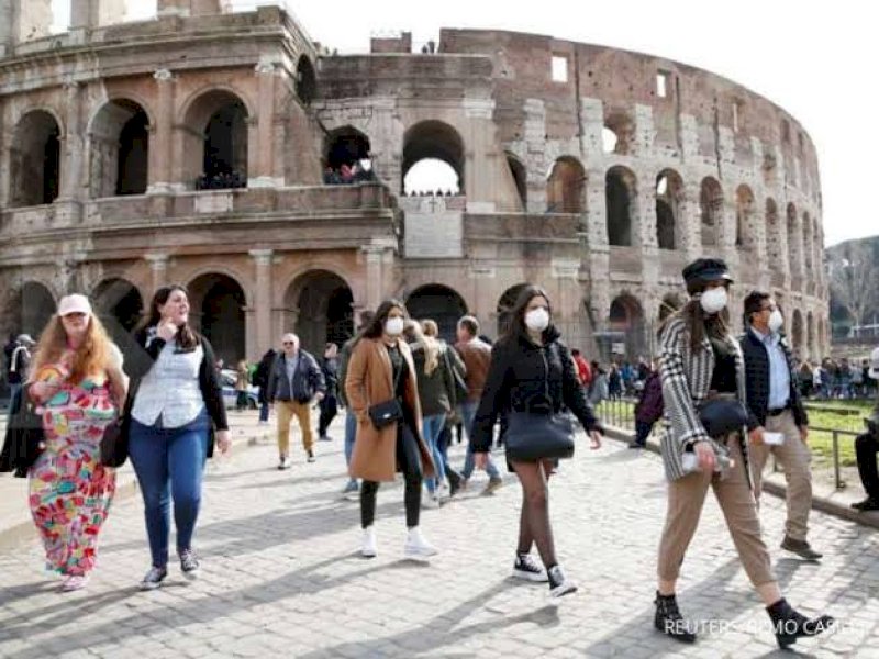 Italia mencabut aturan wajib masker mulai Jumat pekan ini. (ilustrasi/int)
