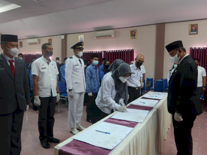 Bupati Wajo Amran Mahmud melantik 41 pejabat lingkup Pemkab Wajo. (Ist)