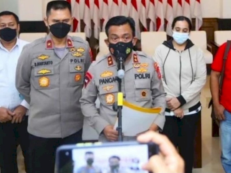Kapolda Sumut, Irjen Pol RZ Panca Putra Simanjuntak memberikan keterangan pers. (Foto: VIVA)