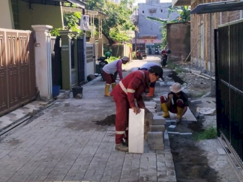 Dinas PU Makassar melanjutkan pekerjaan pemasangan paving blok 
