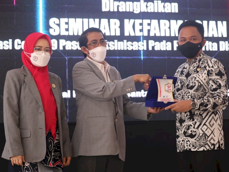 Bupati Bantaeng Illham Azikin bersama Ketua IAI Sulawesi Selatan, Prof Gemini Alam. (Ist)