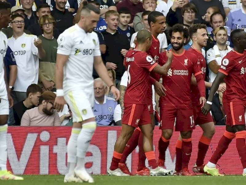 Liverpool merayakan gol usai Mohamed Salah menjebol gawang Leeds United. 