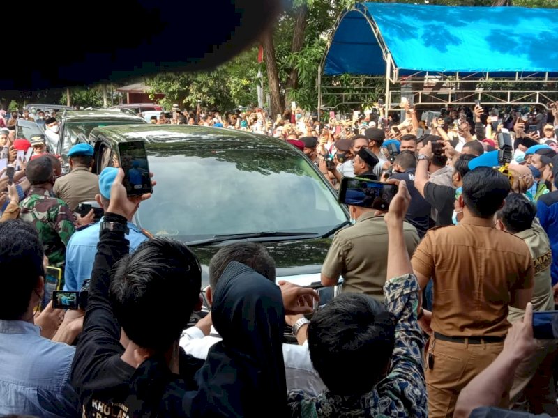 Warga Jeneponto antusias sambut UAS. (Foto: Mahmud Sewang)