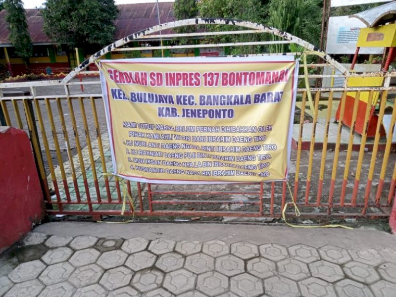 SD Inpres 137 Bontomanai di Jeneponto disegel. (Ist)