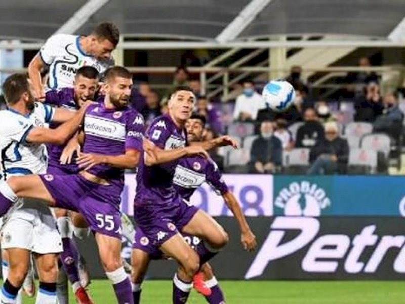 Inter Milan berhasil mengalahkan Fiorentina dan merebut puncak klasemen.