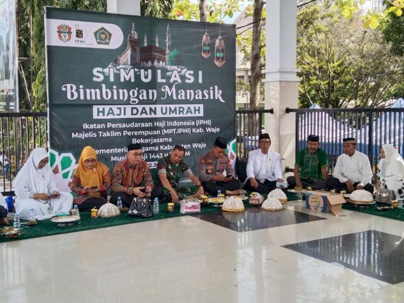 Polres Wajo melakukan kegiatan Wasdal Pam terkait simulasi bimbingan manasik haji dan umrah di Kabupaten di Lapangan Merdeka, Sengkang, Minggu (13/6/2022).