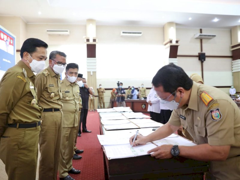 Penandatanganan MoU proyek SPAM Mamminasata.