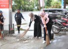 Staf Prokopim Makassar Gelar Aksi Bersih Drainase di Panakkukang