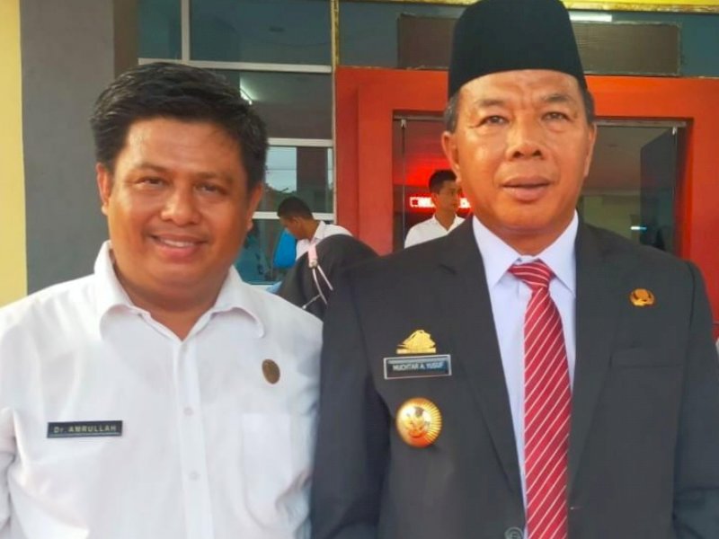Kabid Pelayanan Kesehatan Dinkes  Bulukumba, dr Amrullah bersama Bupati Bulukumba Andi Muchtar Ali Yusuf. (Ist)