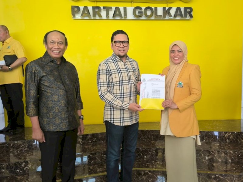 Calon Wakil Bupati Maros, Suhartina Bohari resmi menerima rekomendasi untuk maju di Pilkada Maros. (Foto: dok Golkar) 