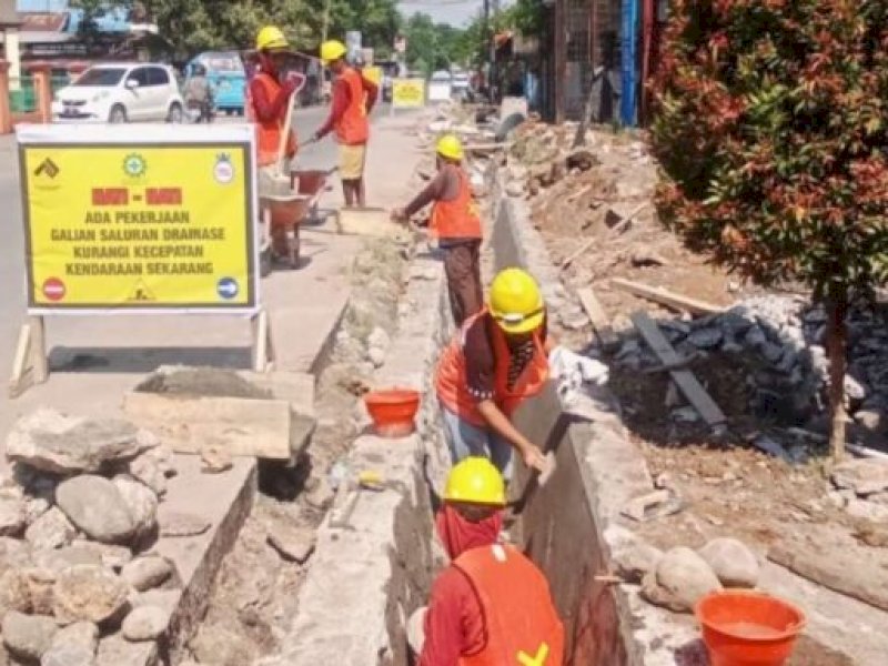 Gerak Cepat, Dinas PU Makassar Benahi Drainase Jelang Musim Penghujan