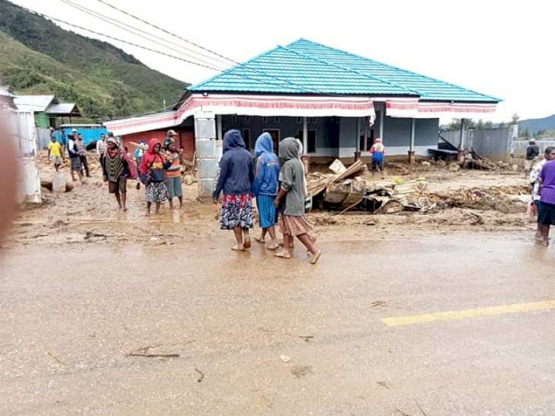 Bencana tanah longsor terjadi di Kampung Uwibutu, Paniai, Papua.