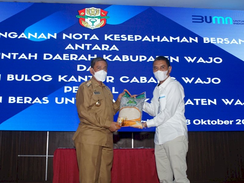 Bupati dan Kabulog Wajo MoU. (Foto: Ist)