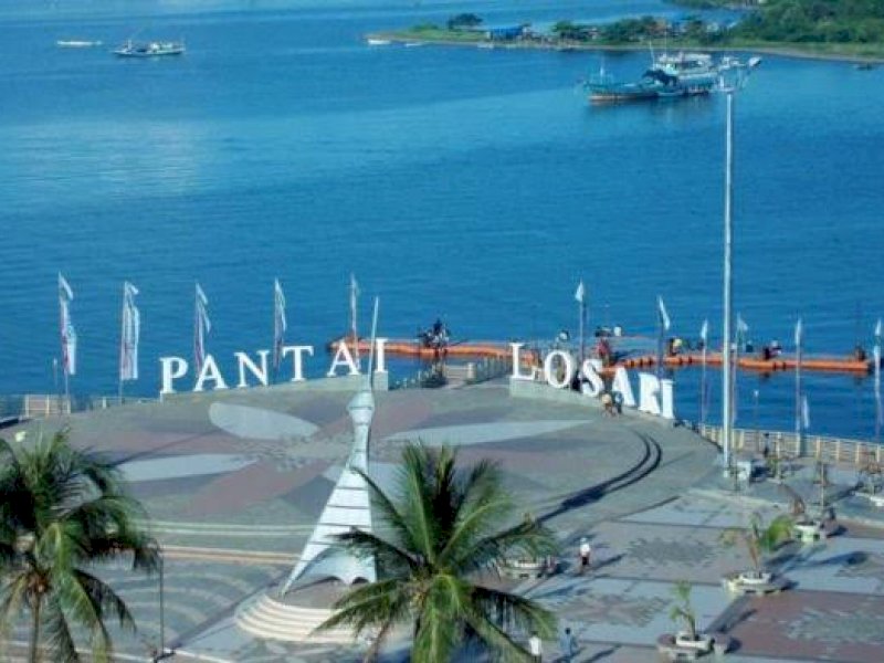 Pantai Losari termasuk dari 13 ruas yang ditutup mulai sore nanti.