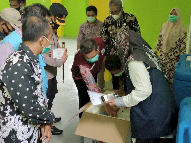 Ribuan dosis vaksin covid-19 tiba di Enrekang.